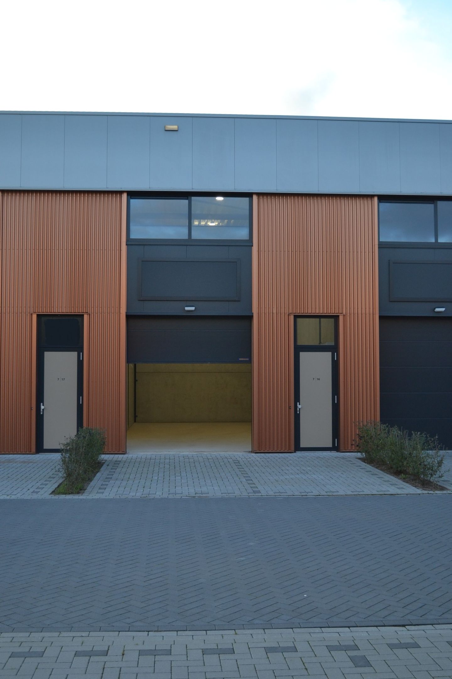 View photo 2 of Agriport 7-16