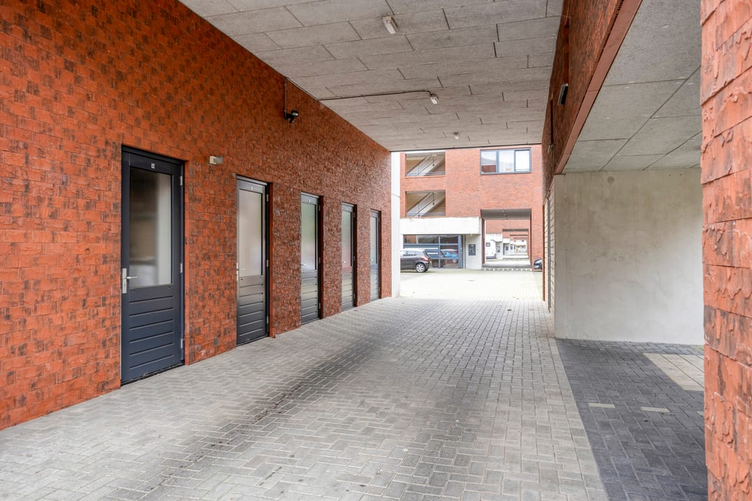 Photo 37 of S.L. Louwesstraat 16