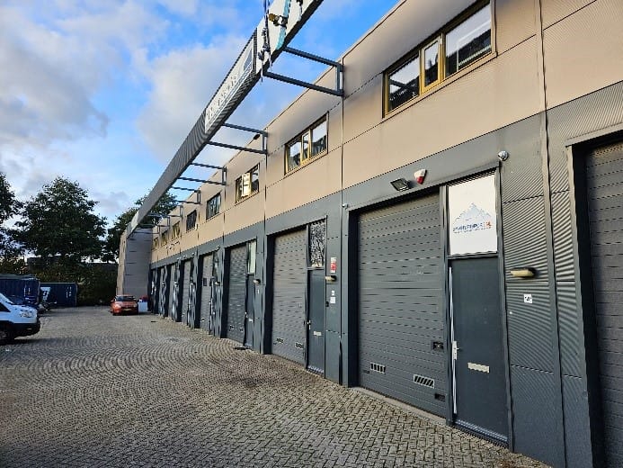 View photo 4 of Magneet 12-Q