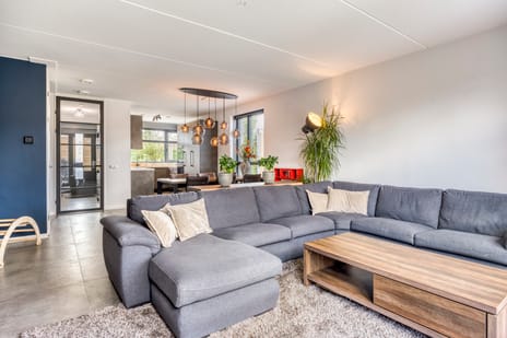 Olympia 37 secondary image