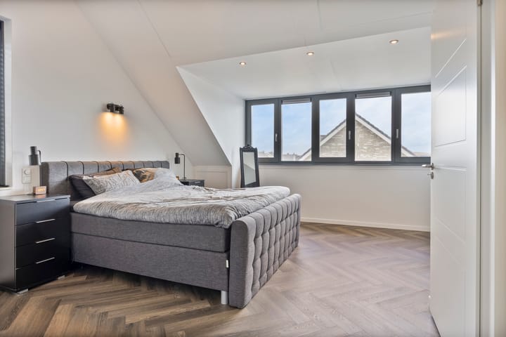 Photo 26 of Olympia 37