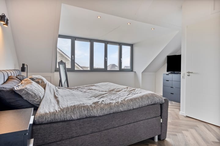 Photo 27 of Olympia 37