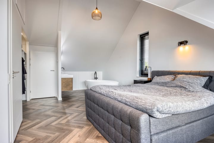 Photo 28 of Olympia 37