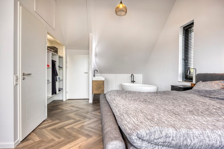 Photo 29 of Olympia 37