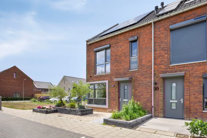 Photo 39 of Olympia 37