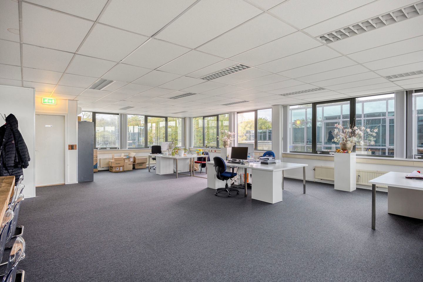 View photo 2 of Overwegwachter 6