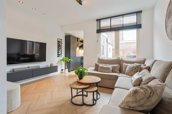 Foto 13 van Van Wassenaerstraat 12