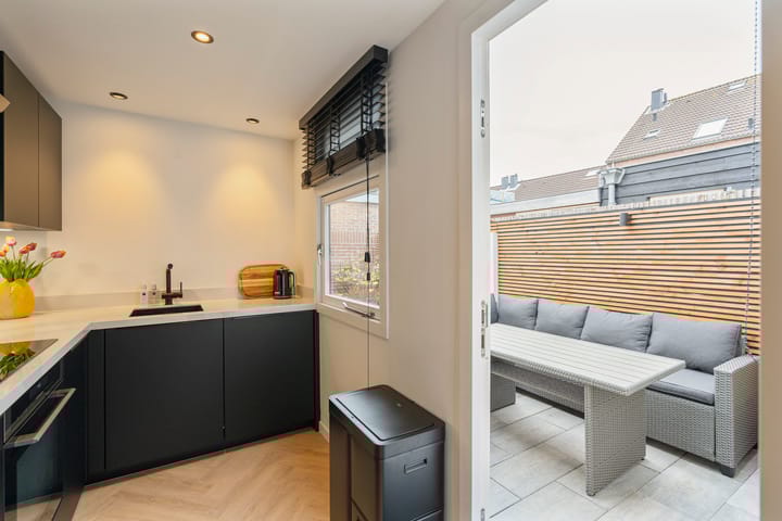 Foto 18 van Van Wassenaerstraat 12