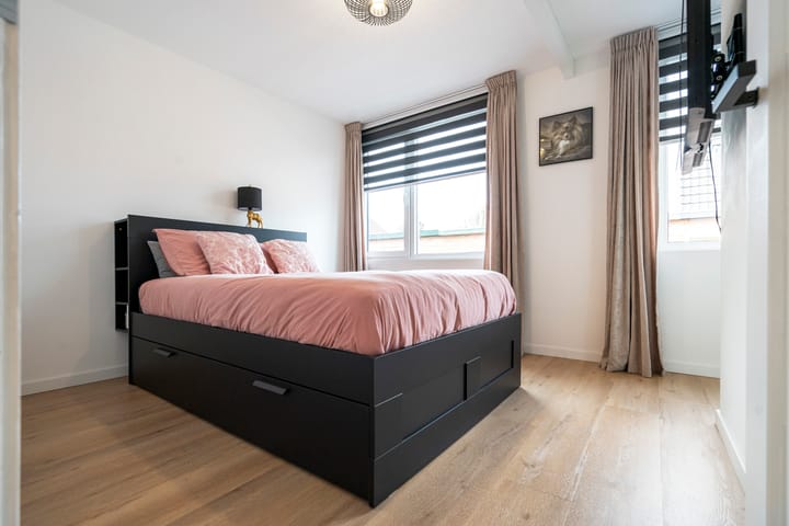 Foto 33 van Van Wassenaerstraat 12