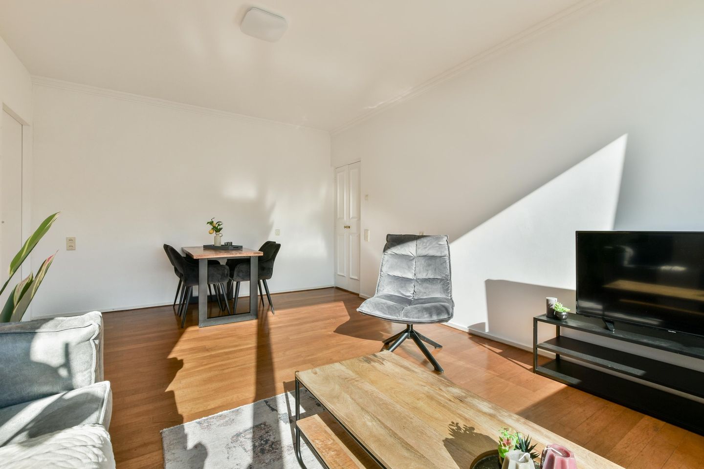 Foto 5 van Waterlooplein 153