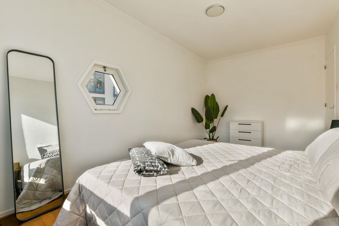 Foto 10 van Waterlooplein 153