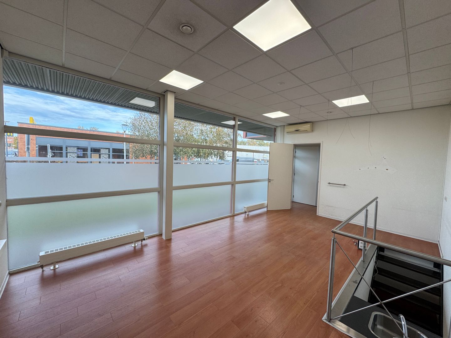 Bekijk foto 4 van Lissabonlaan 10