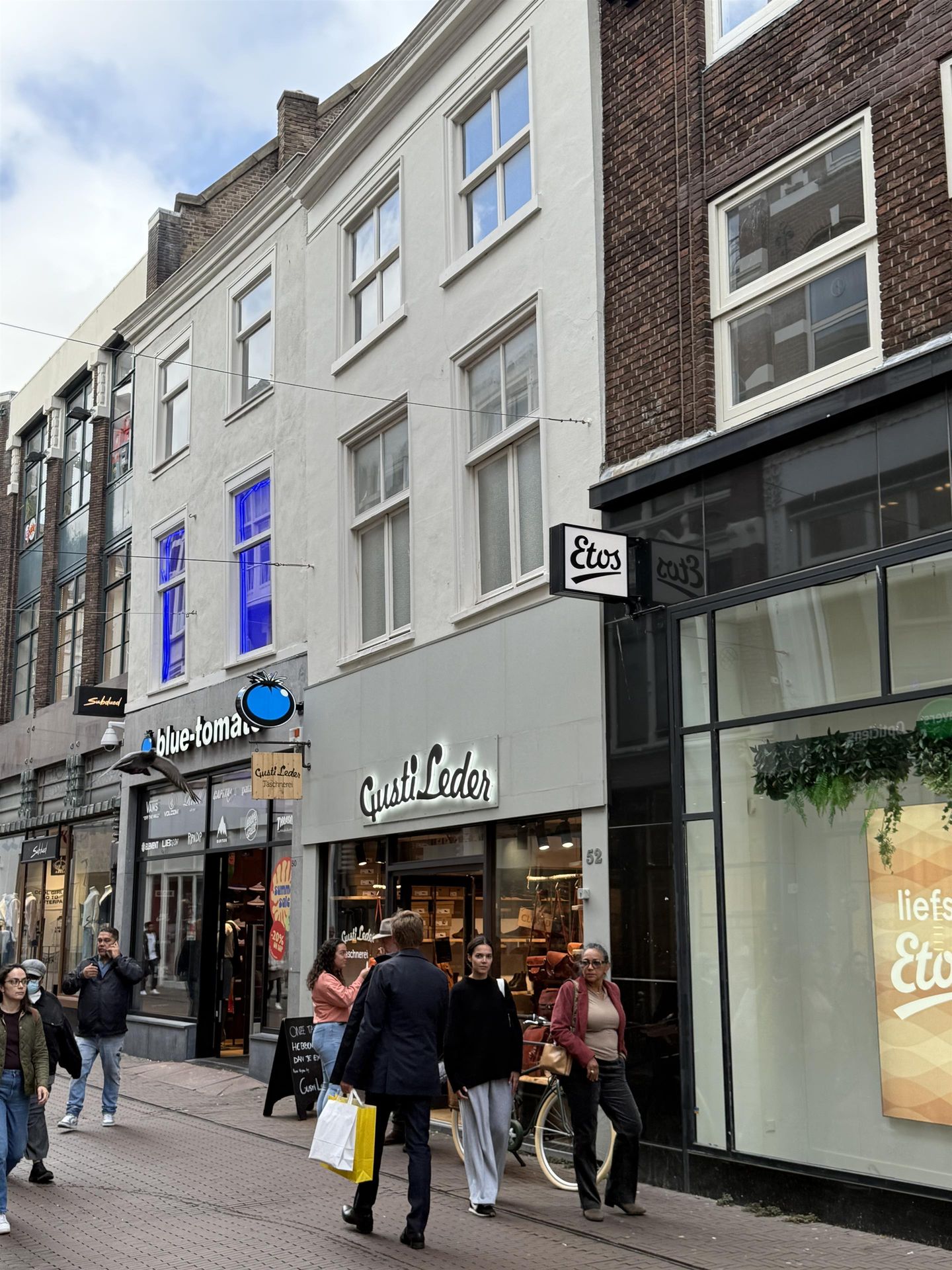 Bekijk foto 2 van Venestraat 52