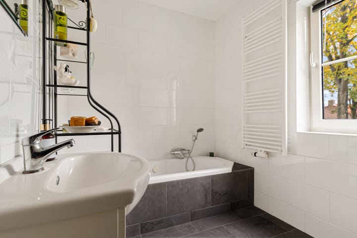 Foto 35 van Bisschopsstraat 7