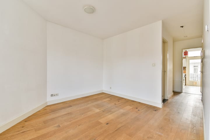 Photo 7 of John Franklinstraat 57-3