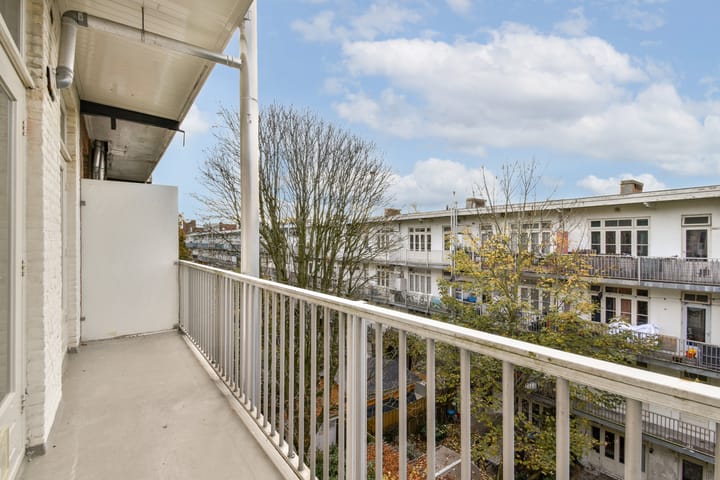 Photo 9 of John Franklinstraat 57-3