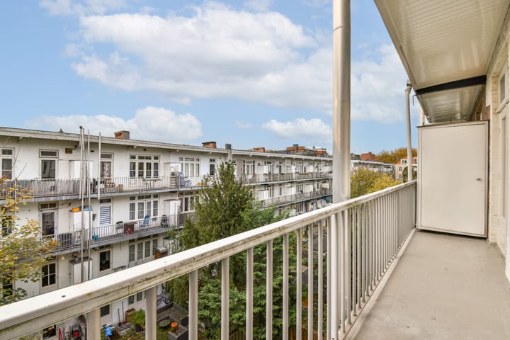 Photo 10 of John Franklinstraat 57-3