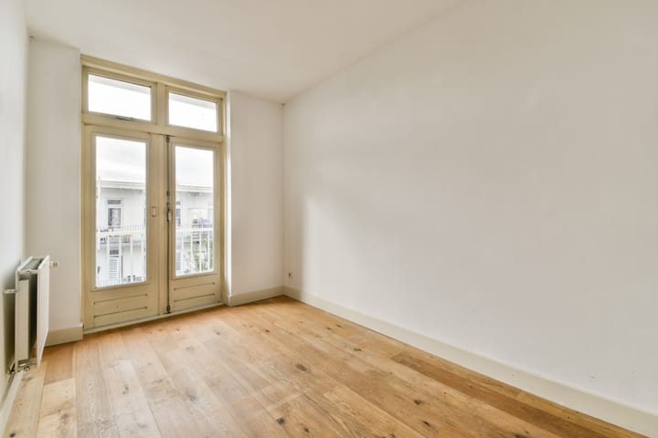 Photo 13 of John Franklinstraat 57-3