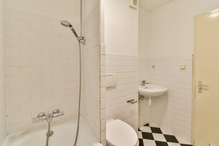 Photo 20 of John Franklinstraat 57-3