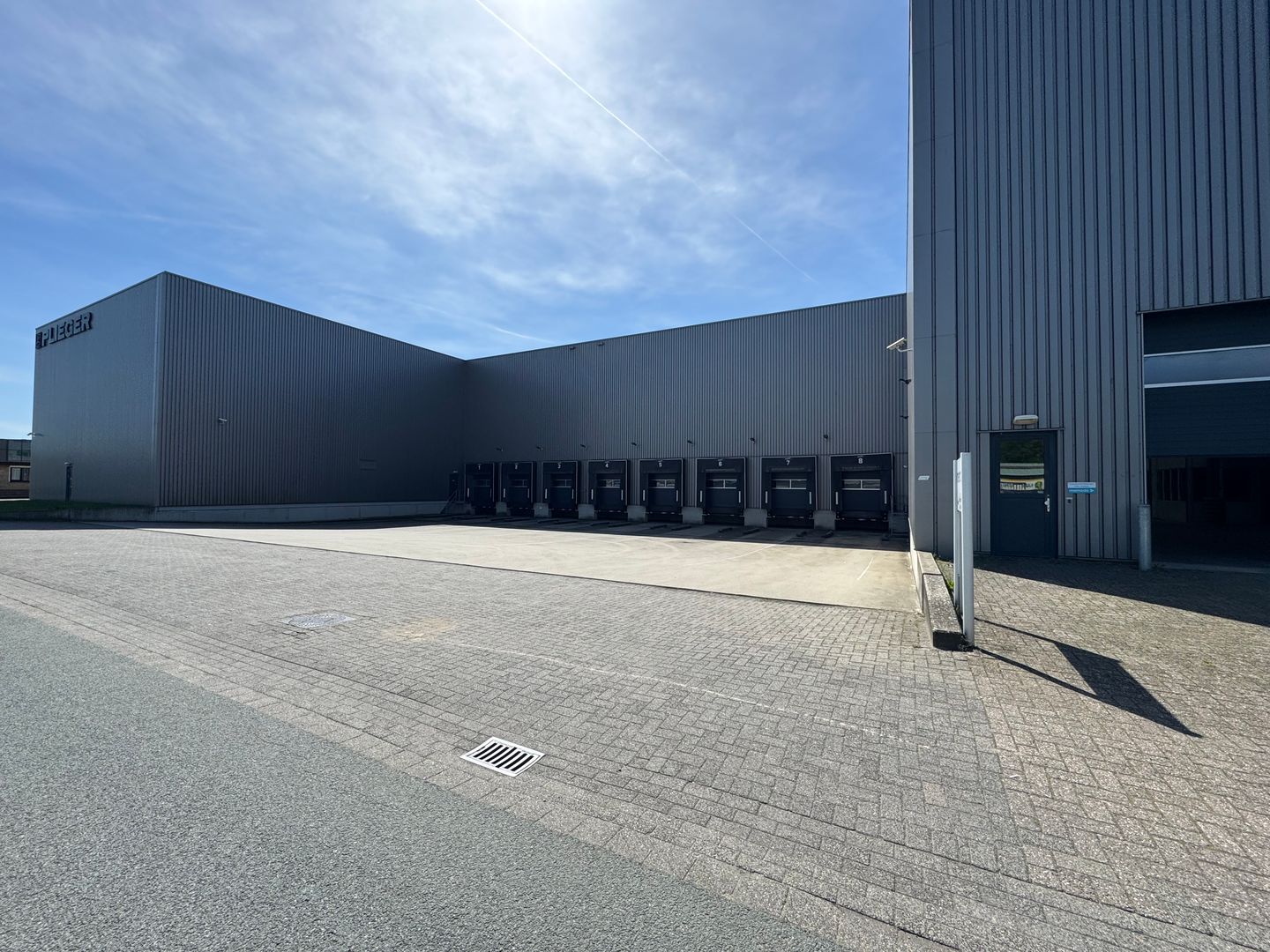 View photo 4 of Saba 12