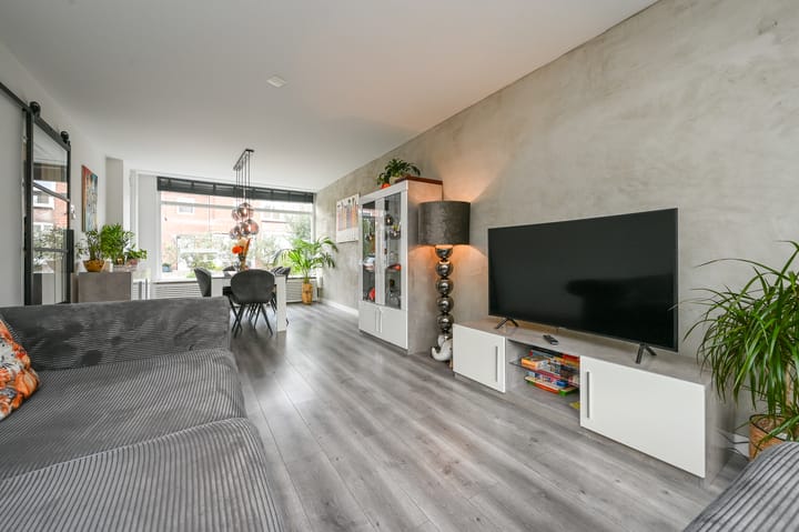 Photo 9 of Henriëtte Roland Holststraat 16