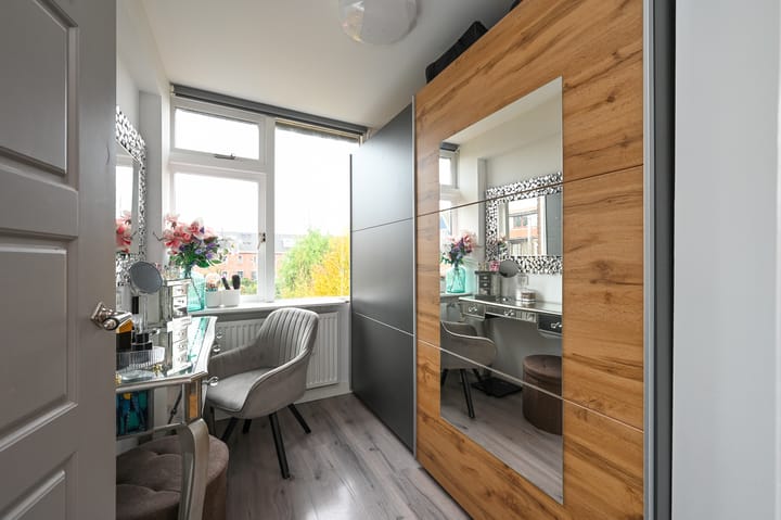 Photo 28 of Henriëtte Roland Holststraat 16