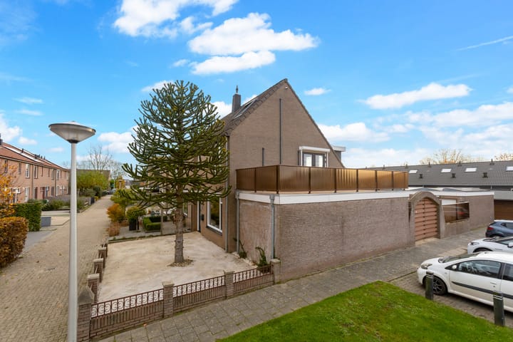 Photo 1 of Van Vollenhovenstraat 10