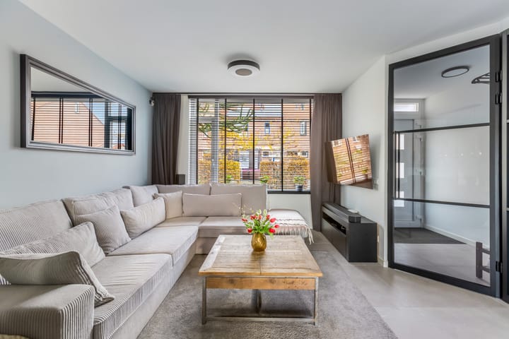 Photo 7 of Van Vollenhovenstraat 10