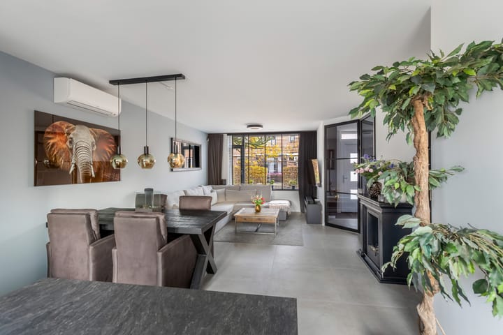 Photo 9 of Van Vollenhovenstraat 10