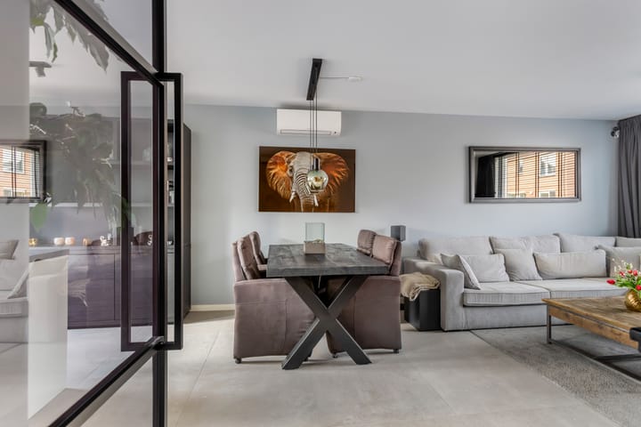 Photo 10 of Van Vollenhovenstraat 10