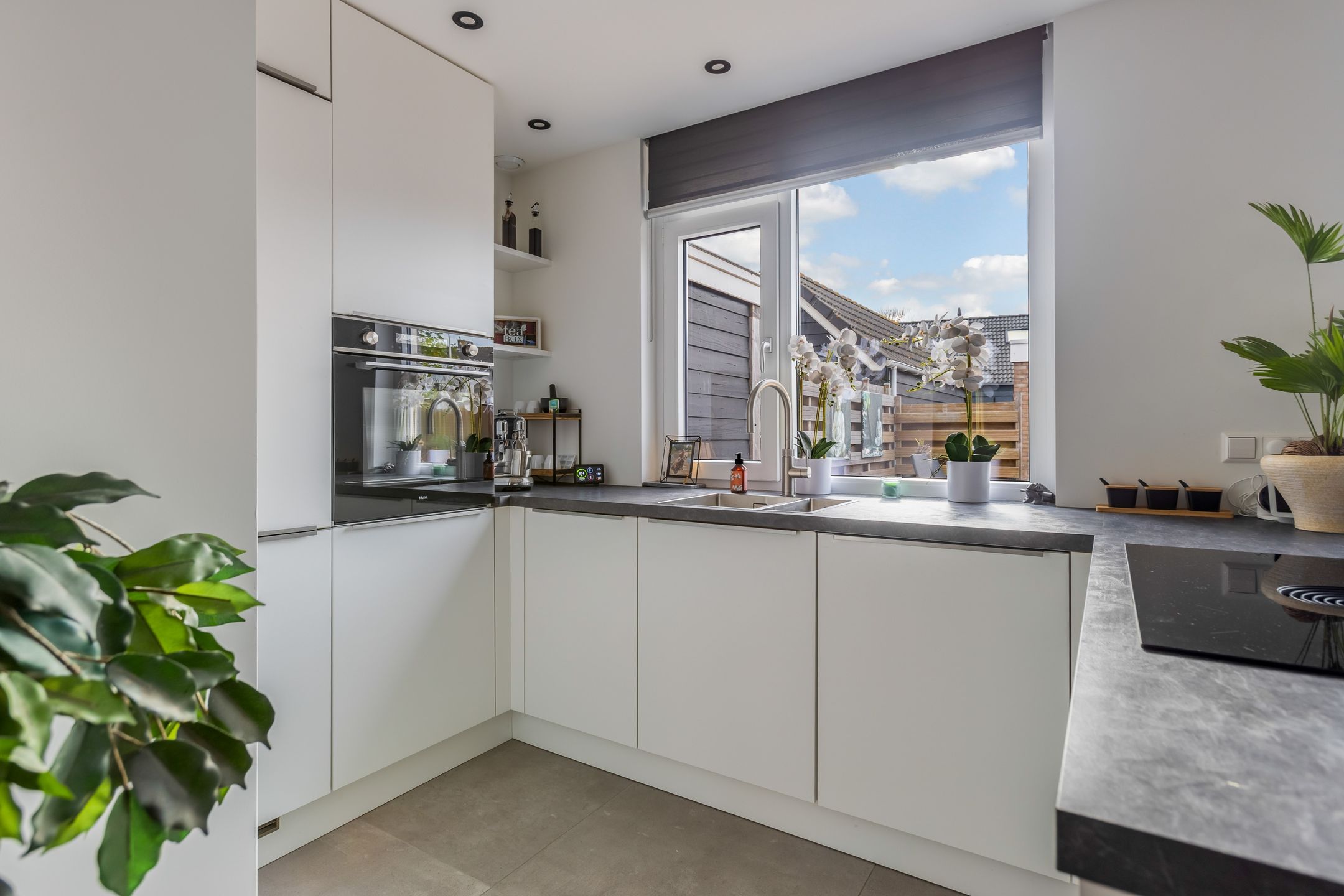 Foto 15 van Van Vollenhovenstraat 10