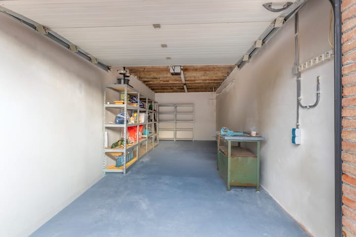 Photo 32 of Van Vollenhovenstraat 10