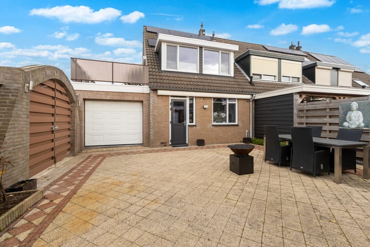 Photo 35 of Van Vollenhovenstraat 10