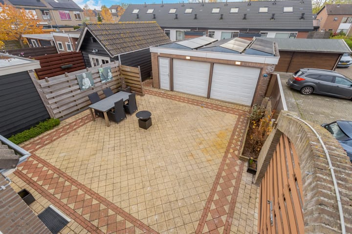 Photo 37 of Van Vollenhovenstraat 10