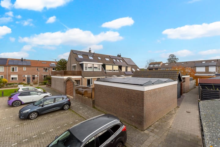 Photo 38 of Van Vollenhovenstraat 10