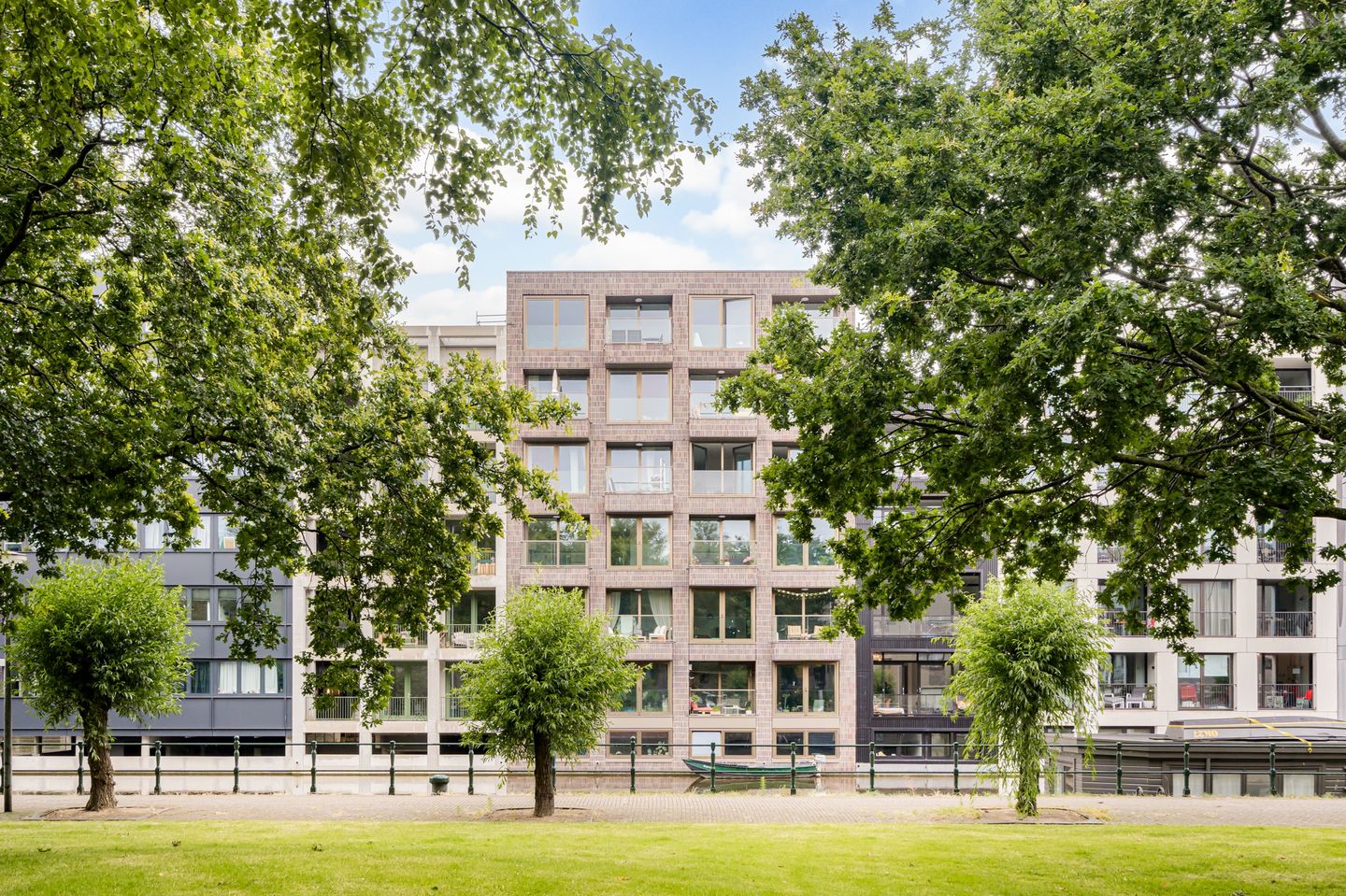 Photo 14 of Willem Parelstraat 336