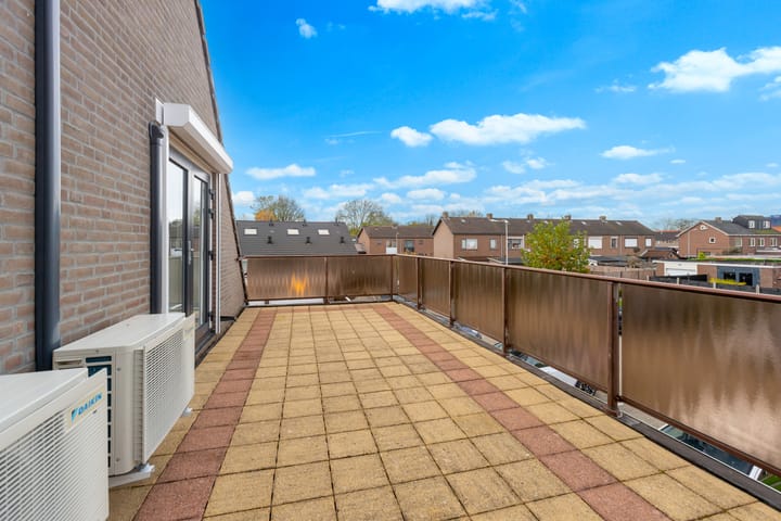 Photo 41 of Van Vollenhovenstraat 10