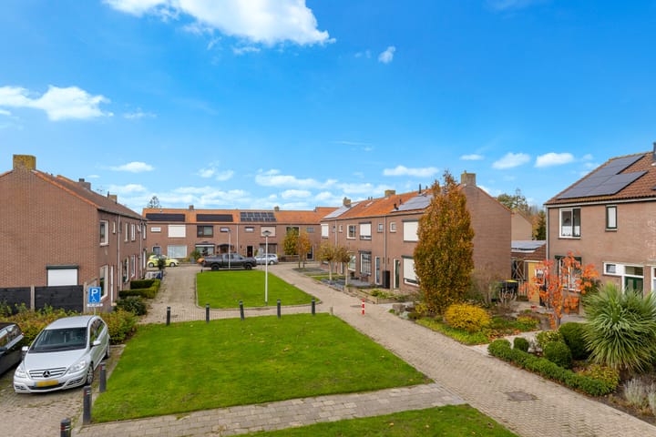 Photo 43 of Van Vollenhovenstraat 10