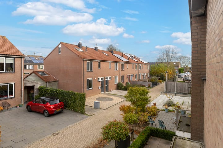 Photo 44 of Van Vollenhovenstraat 10