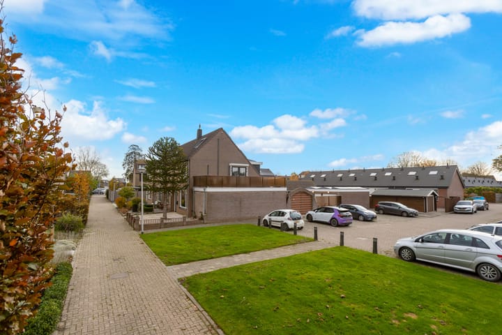 Photo 46 of Van Vollenhovenstraat 10