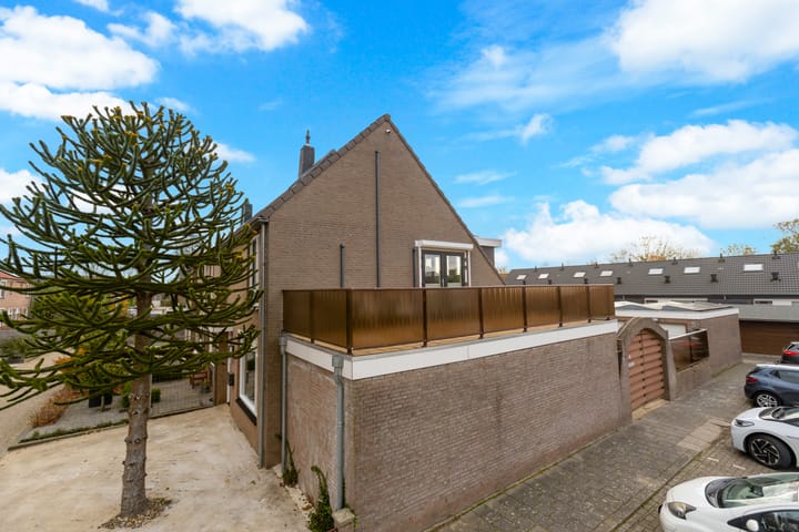 Photo 48 of Van Vollenhovenstraat 10