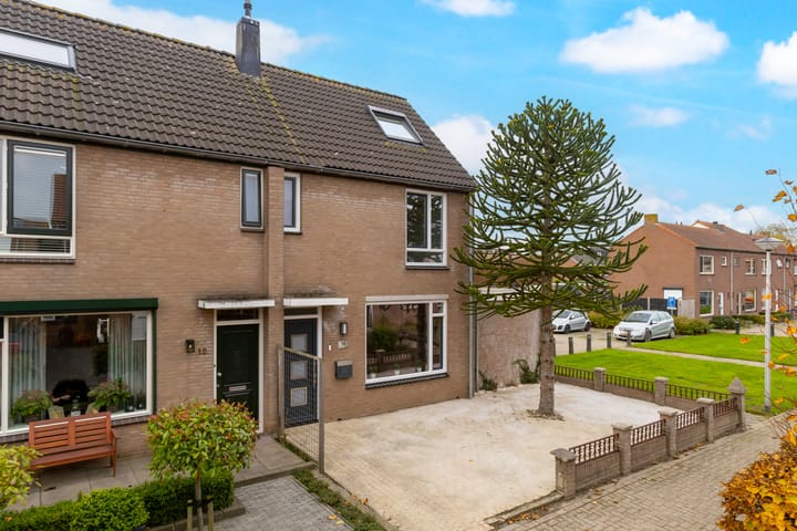 Photo 51 of Van Vollenhovenstraat 10