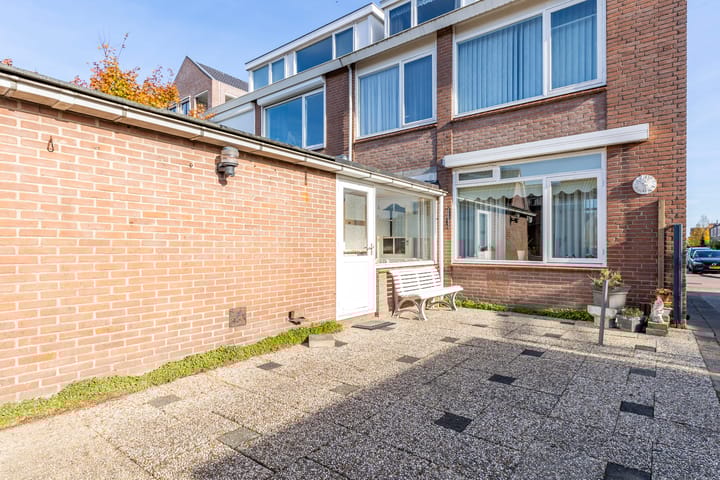 Foto 42 van Meeuwenlaan 61