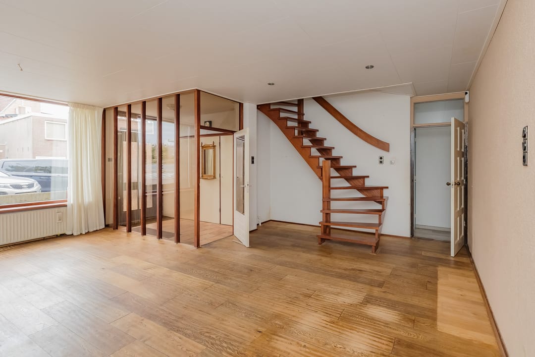 Photo 8 of Huygensstraat 10