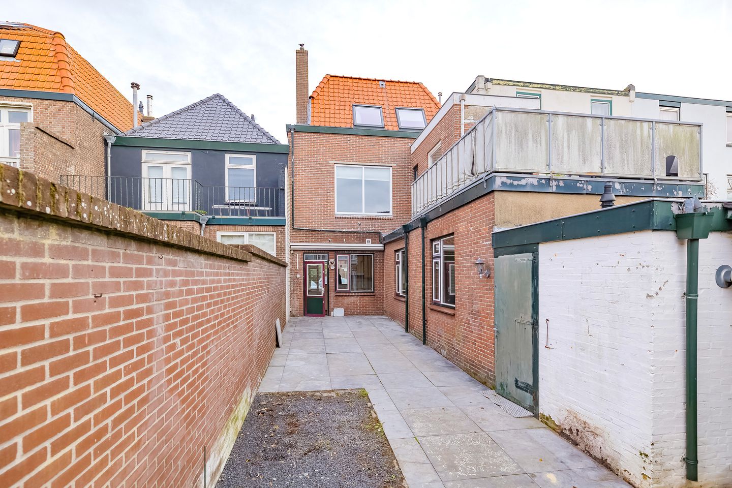 Photo 10 of Huygensstraat 10