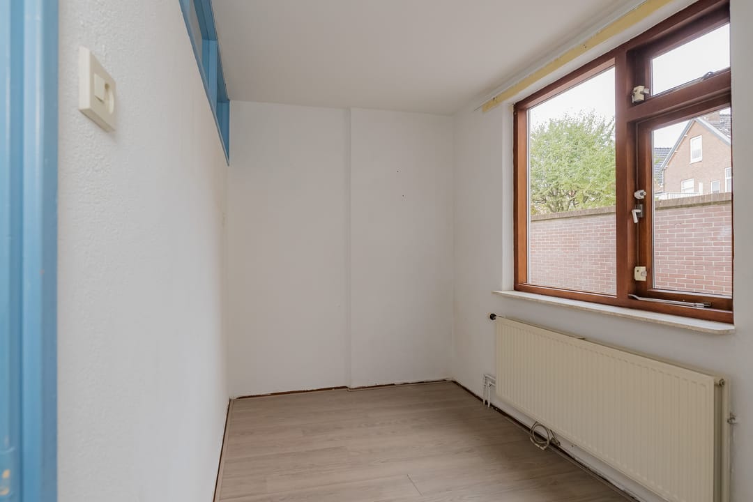 Photo 13 of Huygensstraat 10