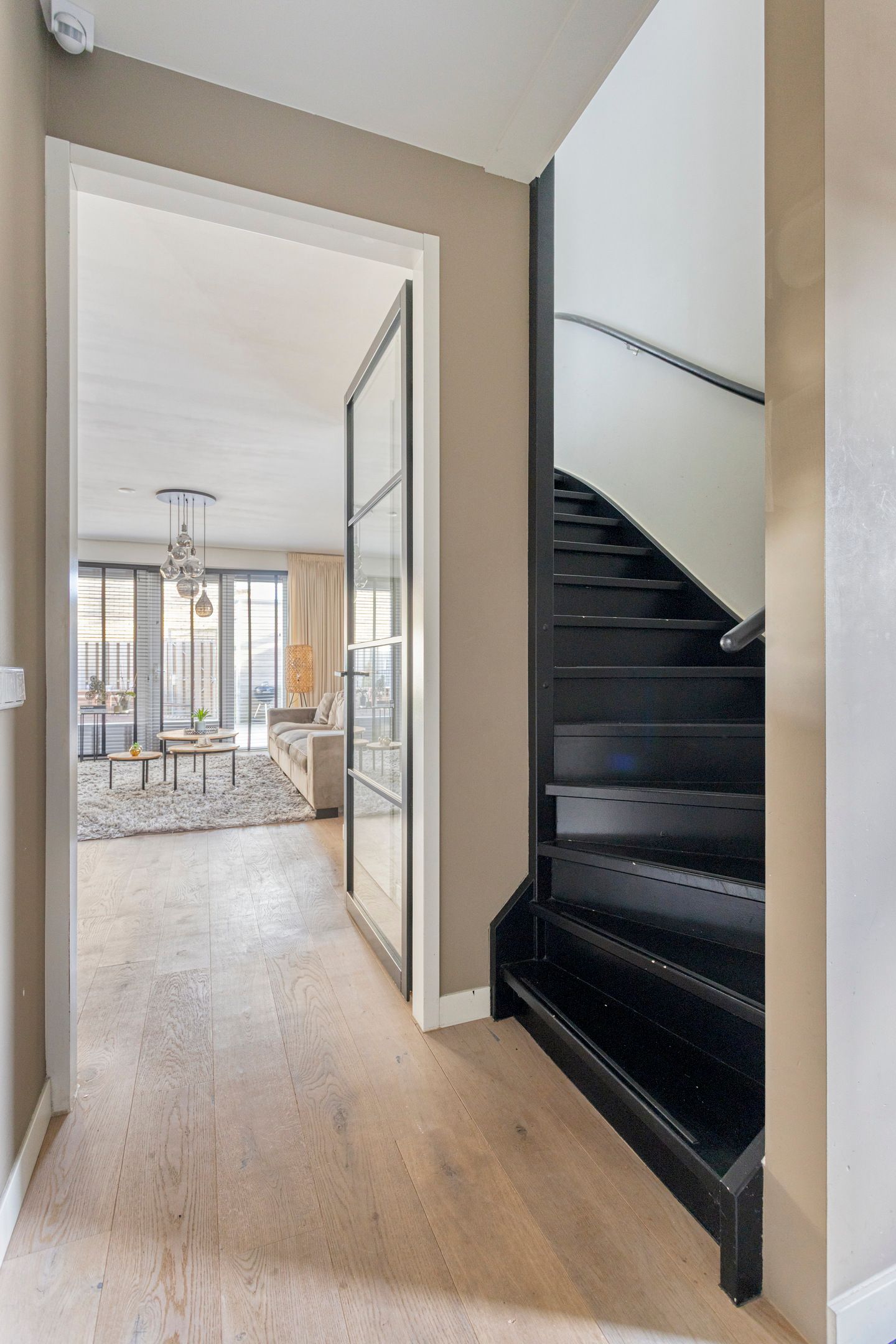 Foto 5 van Veenbesstraat 1