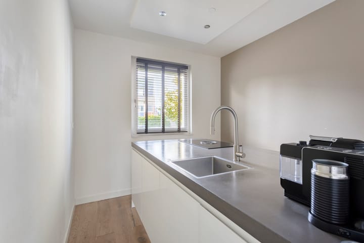 Foto 10 van Veenbesstraat 1