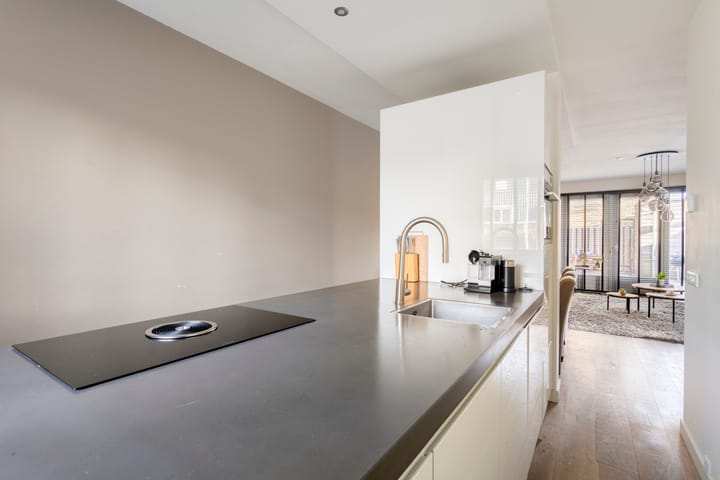 Foto 11 van Veenbesstraat 1