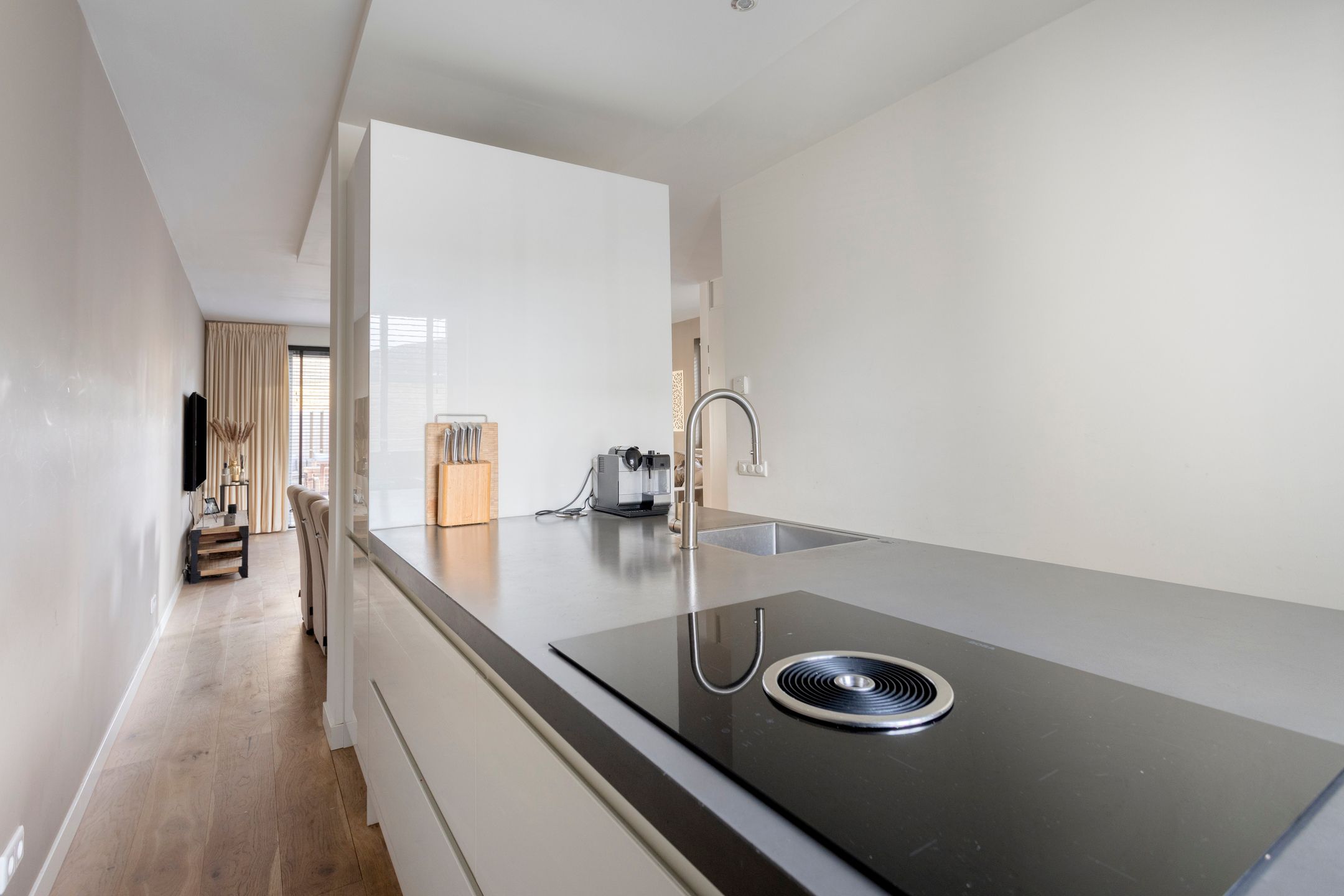 Foto 12 van Veenbesstraat 1